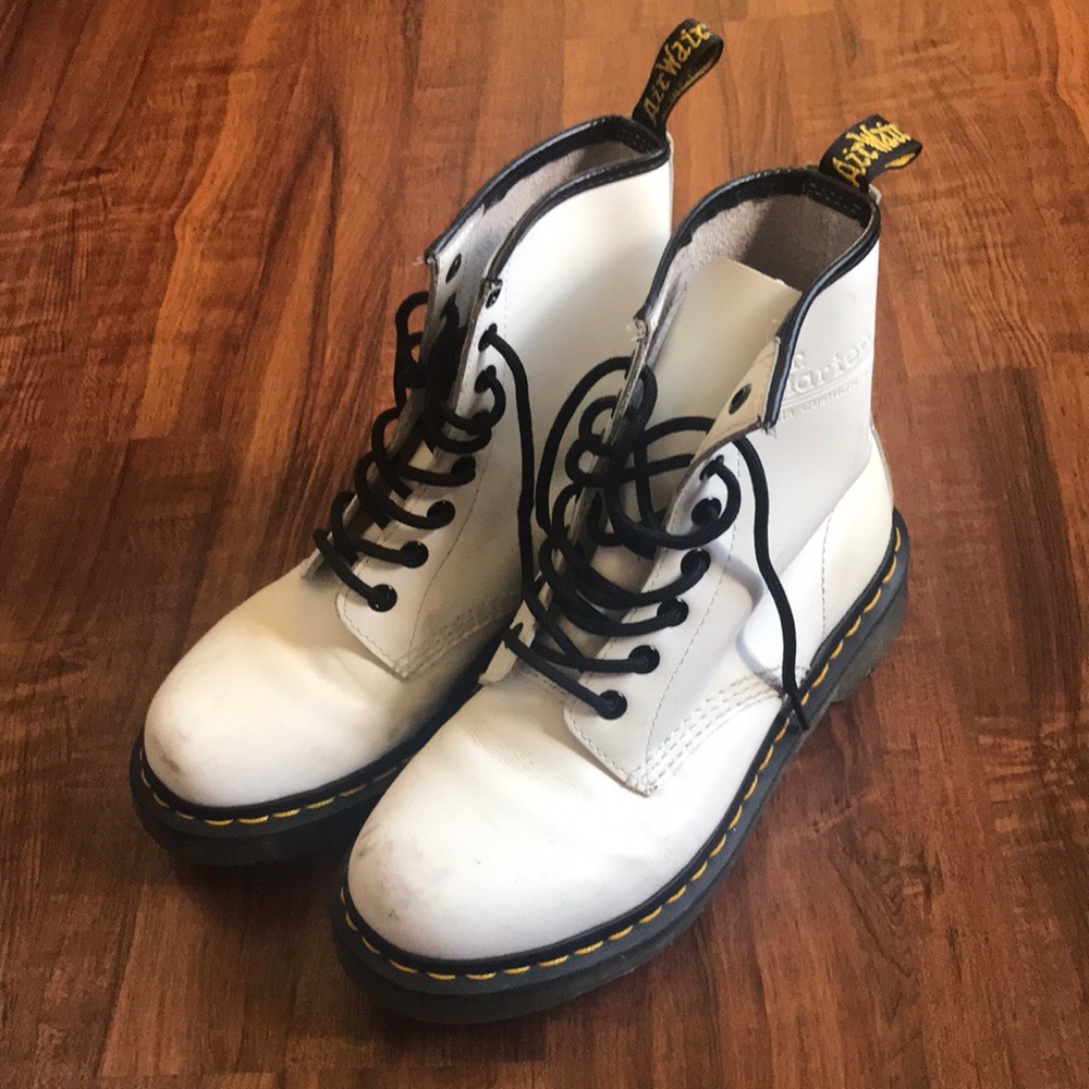 ⚡️White Dr. Martens Boots⚡️